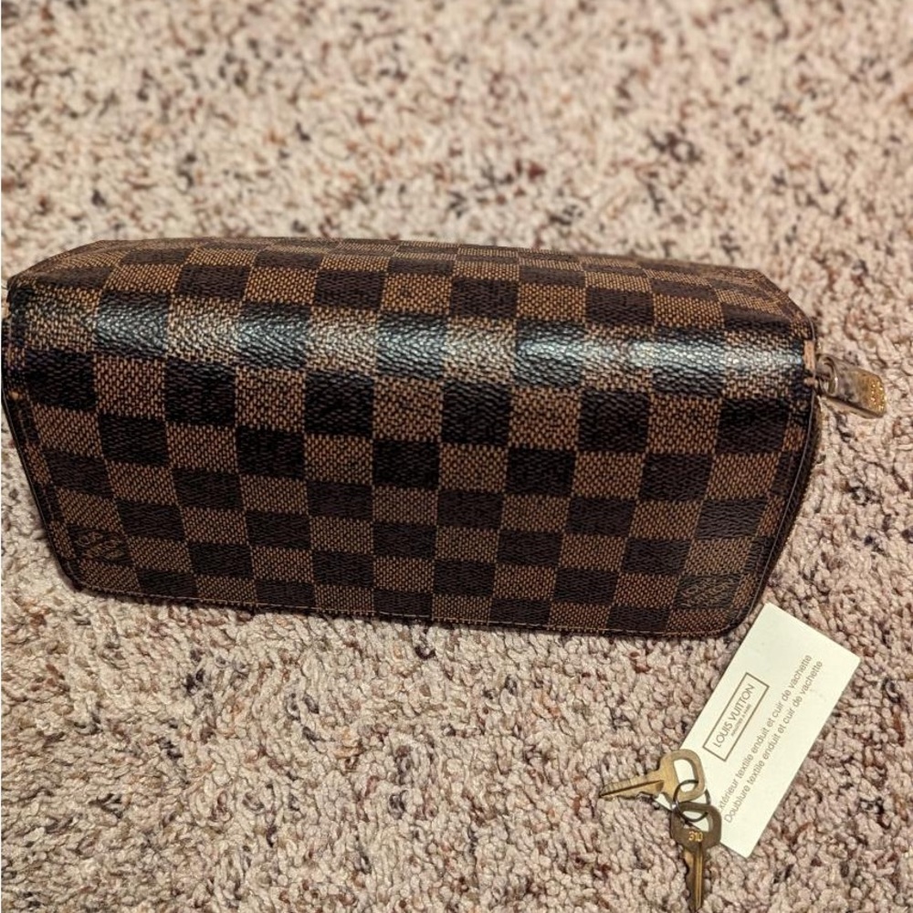 Louis Vuitton Zippy Wallet